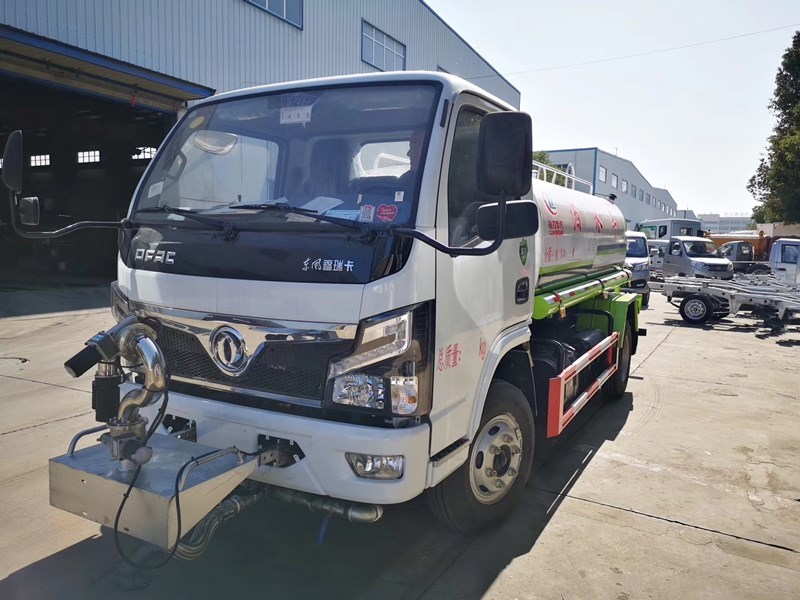 8立方洒水车-东风洒水车性价比配置高东风洒水车价格